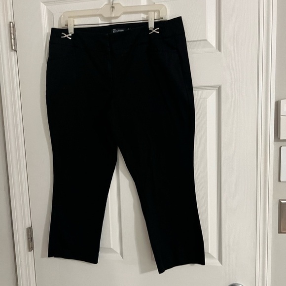 New York &CompanyEXCELLENT CONDITION!Black slacks with fitted waist. Size 14 - Picture 1 of 11
